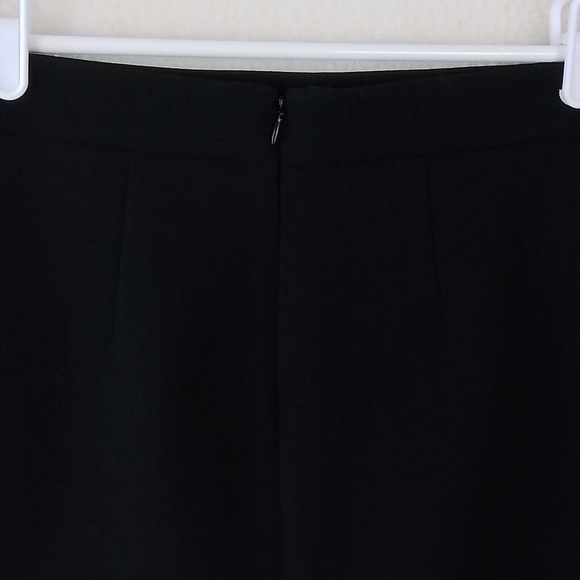 Forever 21 Contemporary Faux Suede Mini Skirt Size XS in Black, Burgundy - Picture 8 of 9